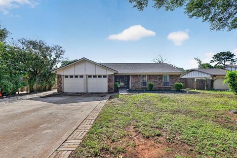 Photo of 6724 Bartay Drive, North Richland Hills, TX 76182 (MLS # 21285009)