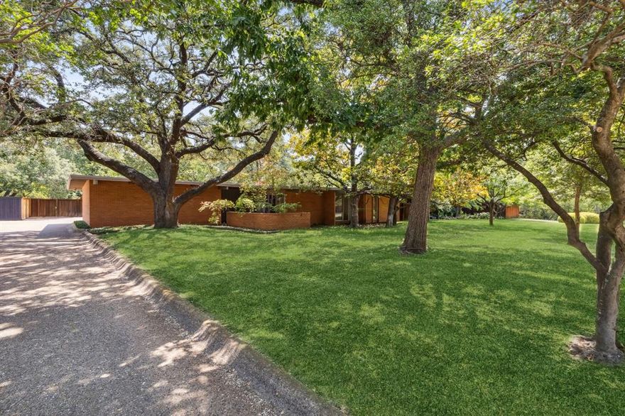 Idyllic location in the heart of Dallas, this midcentury modern features three bedrooms, two bathrooms and large living spaces bathed in natural light. Oversized lot with large fenced in back yard, mature trees and a serene environment that offers a retreat from the hustle and bustle of city life. Available for immediate occupancy.