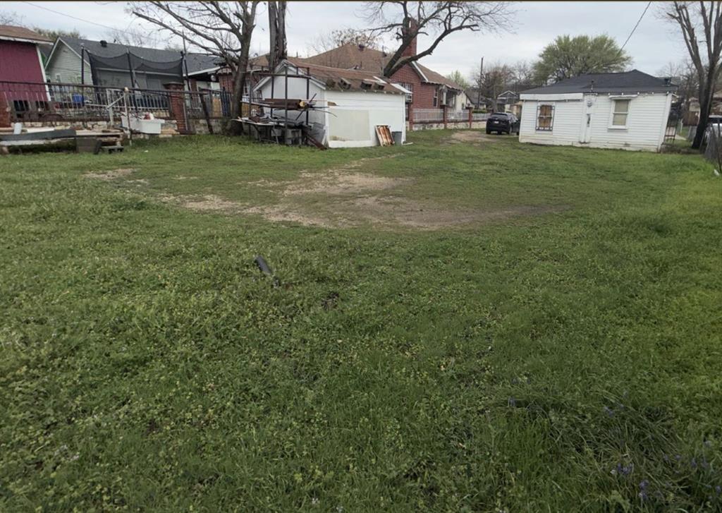 215 W GROVER C WASHINGTON Avenue