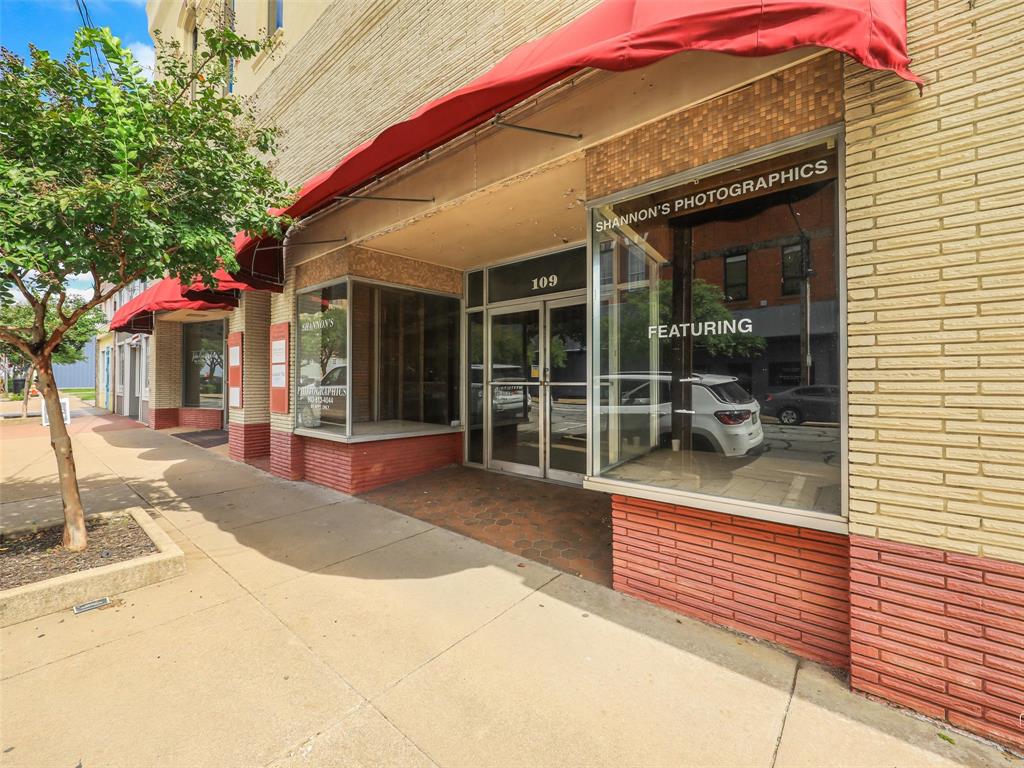 109-111 N Travis Street