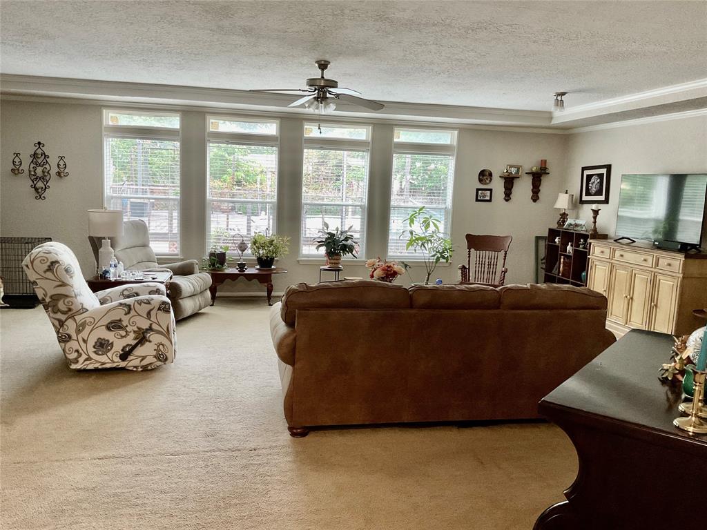 Falcon Crest - Residential