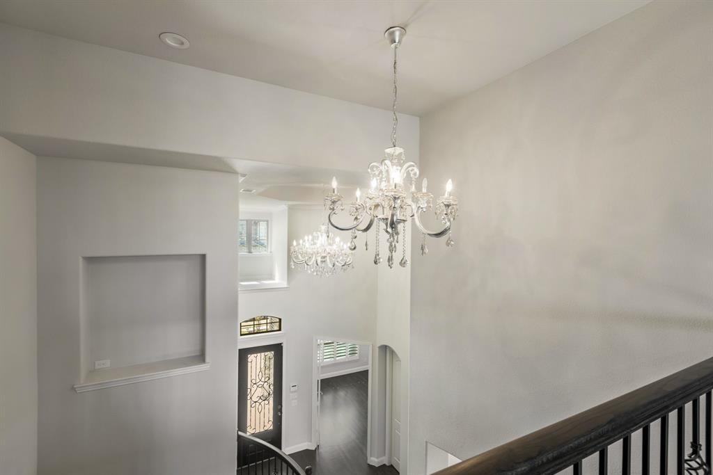 2413 Bigleaf Court