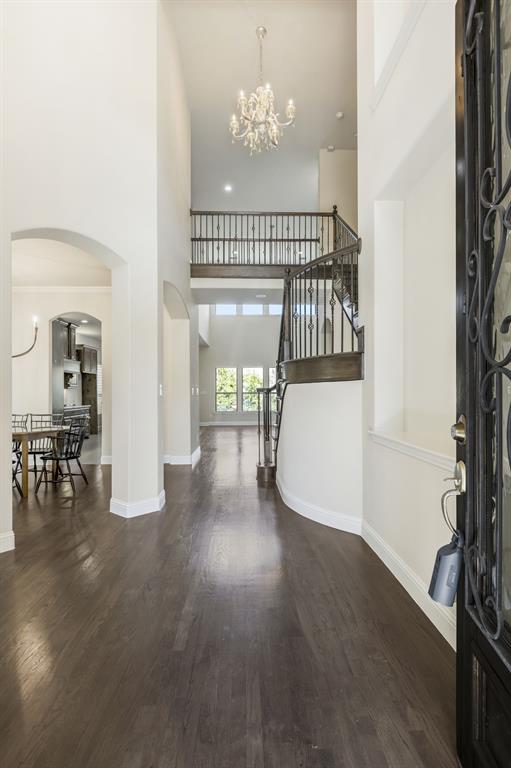 2413 Bigleaf Court