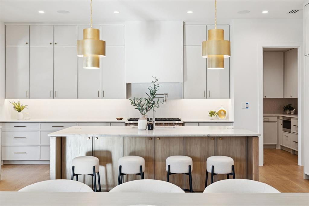 FOREST HILLS - Residential