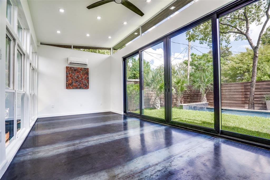 Henderson Ave - Residential