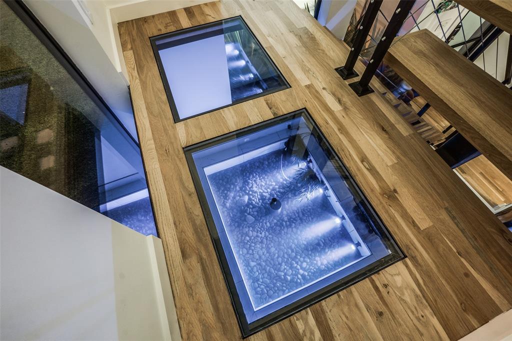 Henderson Ave - Residential