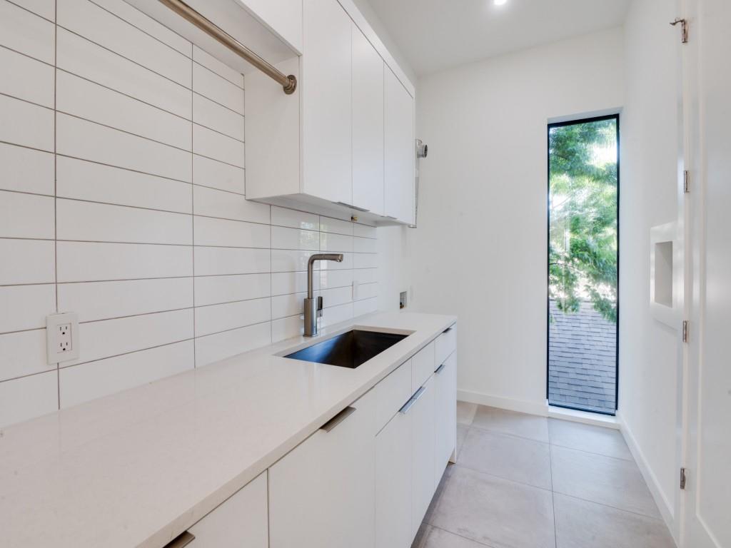 Henderson Ave - Residential