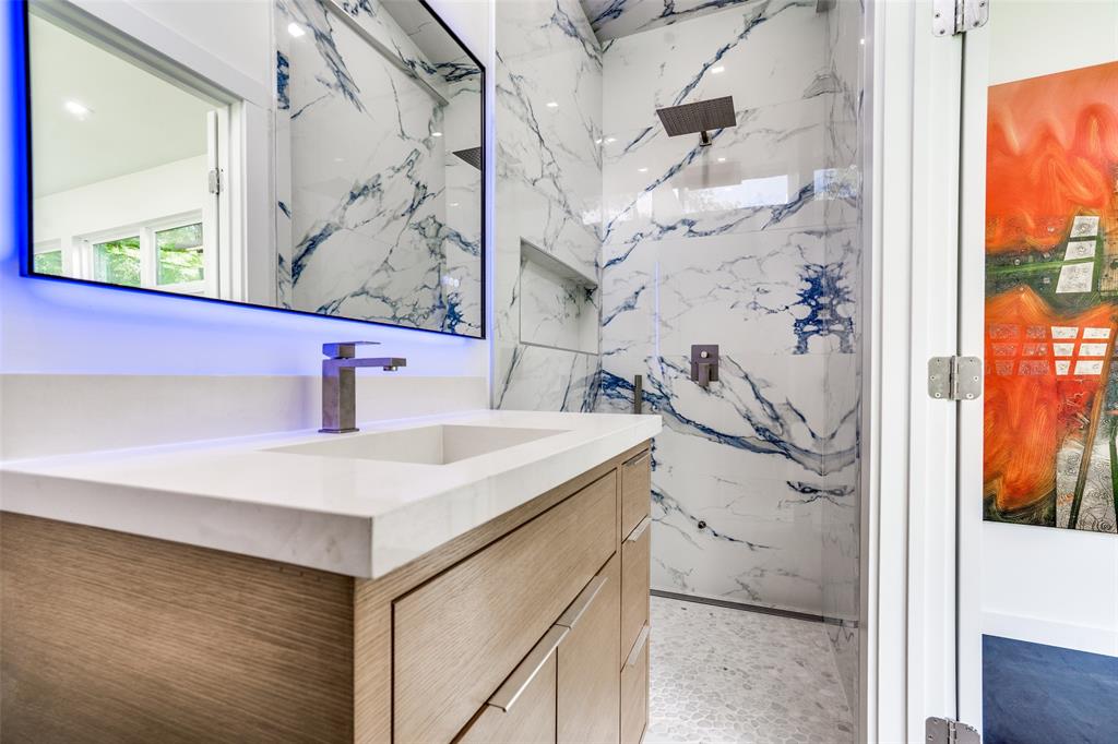 Henderson Ave - Residential