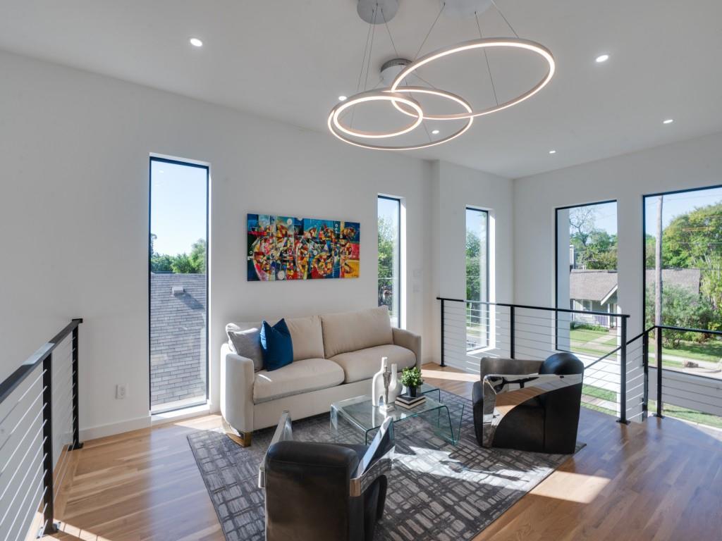 Henderson Ave - Residential