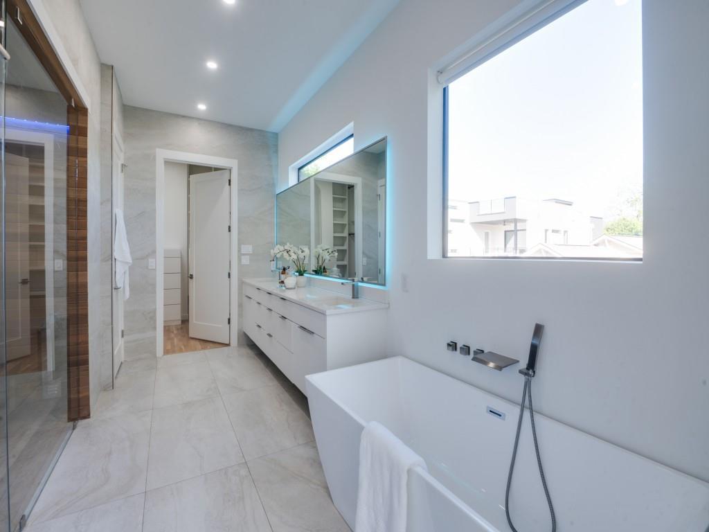 Henderson Ave - Residential