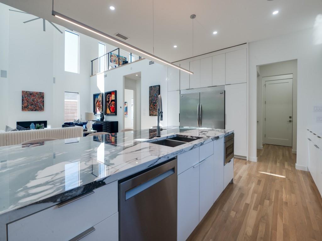 Henderson Ave - Residential