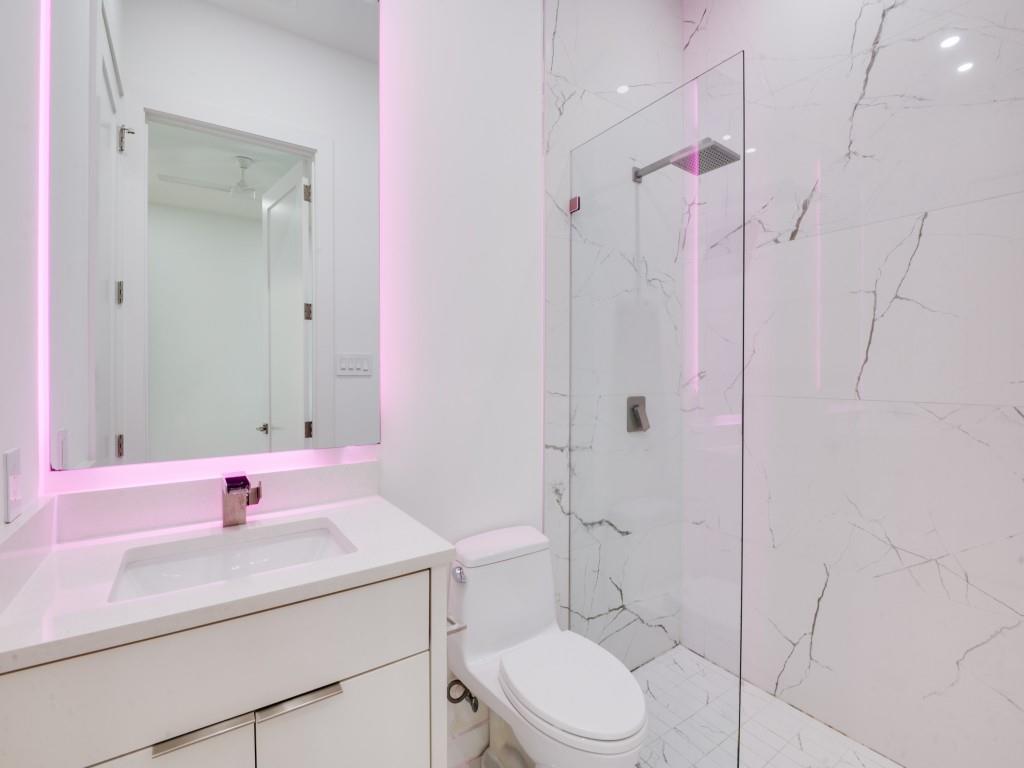 Henderson Ave - Residential