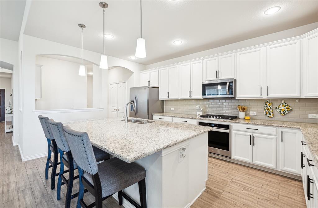 Fort Worth, Texas 76052, United States, 5 Bedrooms Bedrooms, ,3 BathroomsBathrooms,Residential,Pending,112192