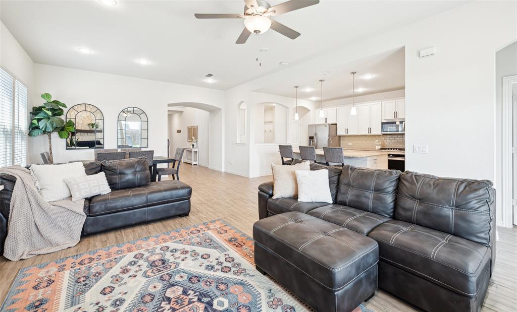 Fort Worth, Texas 76052, United States, 5 Bedrooms Bedrooms, ,3 BathroomsBathrooms,Residential,Pending,112192