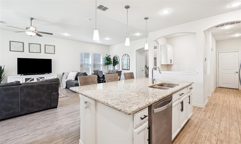 Fort Worth, Texas 76052, United States, 5 Bedrooms Bedrooms, ,3 BathroomsBathrooms,Residential,Pending,112192