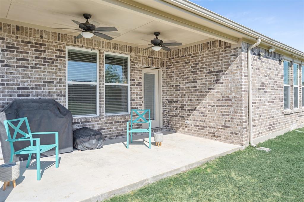 Fort Worth, Texas 76052, United States, 5 Bedrooms Bedrooms, ,3 BathroomsBathrooms,Residential,Pending,112192