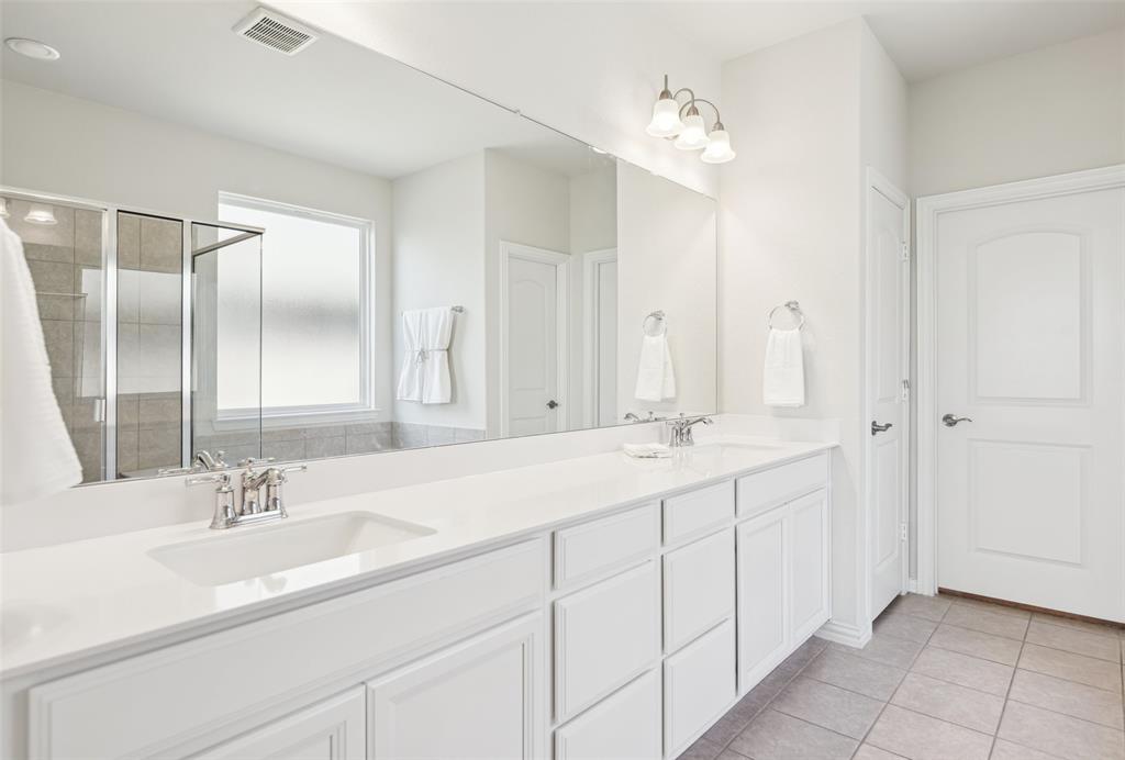 Fort Worth, Texas 76052, United States, 5 Bedrooms Bedrooms, ,3 BathroomsBathrooms,Residential,Pending,112192