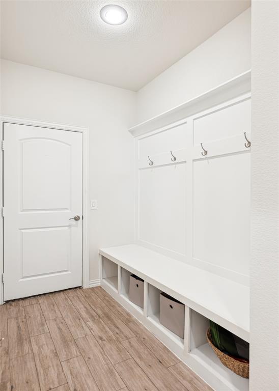 Fort Worth, Texas 76052, United States, 5 Bedrooms Bedrooms, ,3 BathroomsBathrooms,Residential,Pending,112192