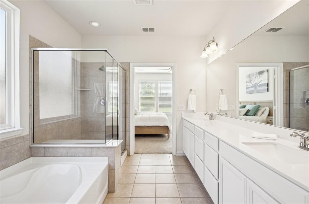 Fort Worth, Texas 76052, United States, 5 Bedrooms Bedrooms, ,3 BathroomsBathrooms,Residential,Pending,112192