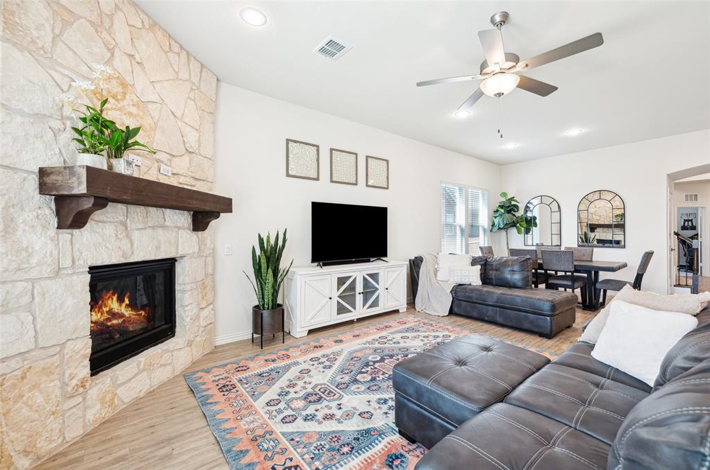 Fort Worth, Texas 76052, United States, 5 Bedrooms Bedrooms, ,3 BathroomsBathrooms,Residential,Pending,112192