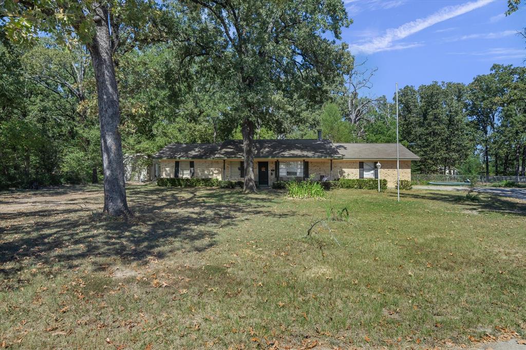 215 N OAKS Drive