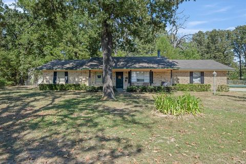 215 N OAKS Drive Grand Saline TX 75140