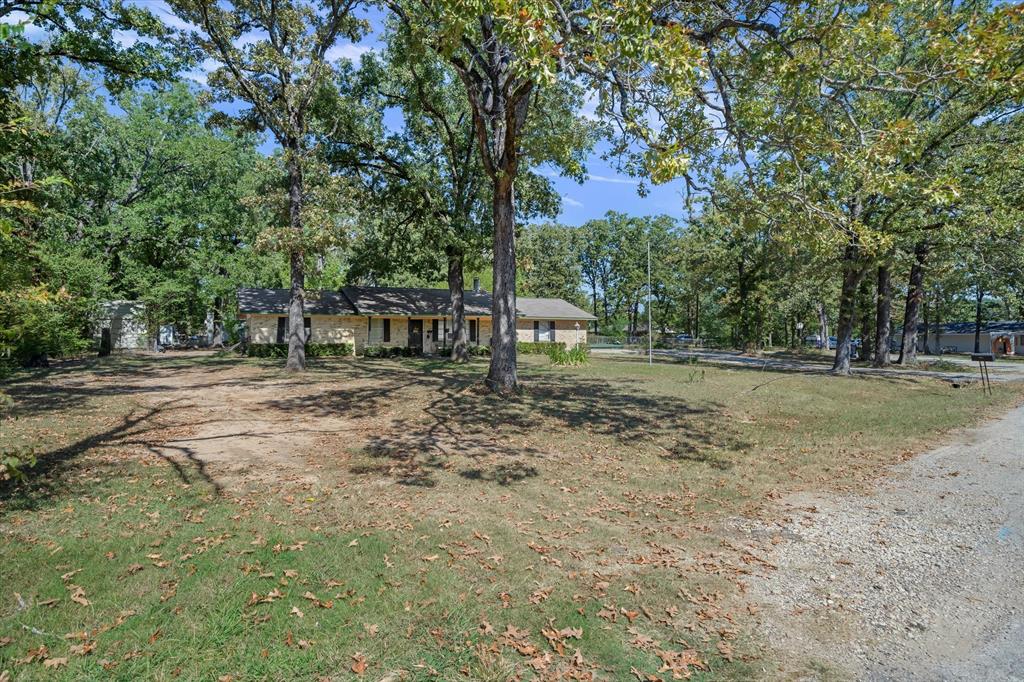 215 N OAKS Drive