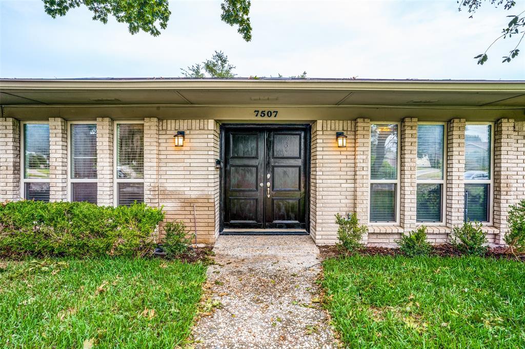 7507 Meadow Oaks Drive