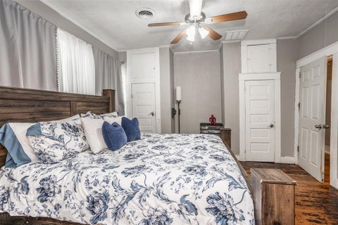 Tiny photo for 724 S Morris ST, Gainesville, TX 76240 (MLS # 21338515)