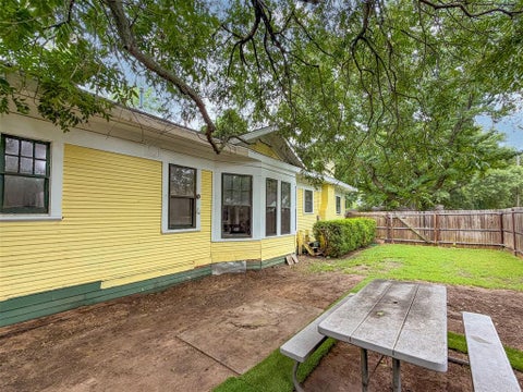 Tiny photo for 724 S Morris ST, Gainesville, TX 76240 (MLS # 21338515)
