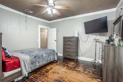 Tiny photo for 724 S Morris ST, Gainesville, TX 76240 (MLS # 21338515)
