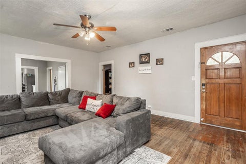 Tiny photo for 724 S Morris ST, Gainesville, TX 76240 (MLS # 21338515)