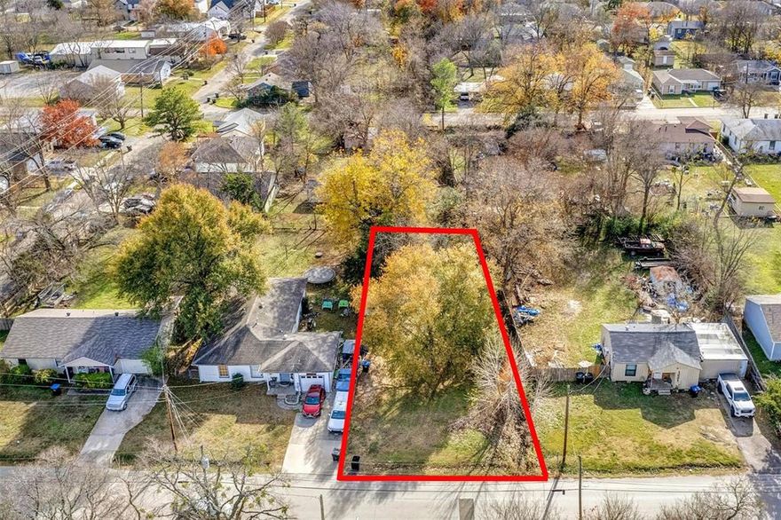 Fantastic location without HOA restrictions, providing the perfect opportunity to construct your new home away from the hustle and bustle of the city. Numerous recent builds in the vicinity showcase the area's growth. The City has already approved blueprint for a residential home, courtesy of the previous seller, and a survey is readily available for your convenience.