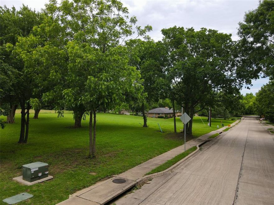 Large lot, located in one of the Shermans most sought-after areas. This rare offering combines a spacious setting with the convenience of full city services water, sewer, electricity, and internet. Whether you're looking to build a private estate, invest in future development, or simply secure a premium piece of land in a rapidly growing area, this property checks all the boxes. Surrounded by upscale homes and mature landscaping, the lot offers ample space for a custom build with room for outdoor living, gardens, or even a pool. Opportunities like this are few and far between!