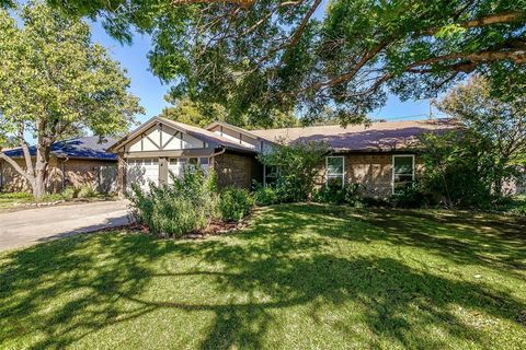 A home in Benbrook