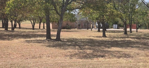 Photo of 139 Pecan Drive, Gainesville, TX 76240 (MLS # 21373055)