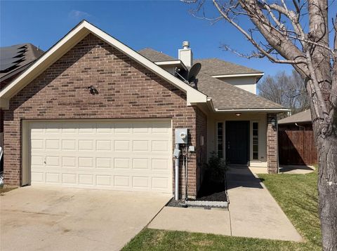 Photo of 954 S Old Orchard Lane, Lewisville, TX 75067 (MLS # 21222604)