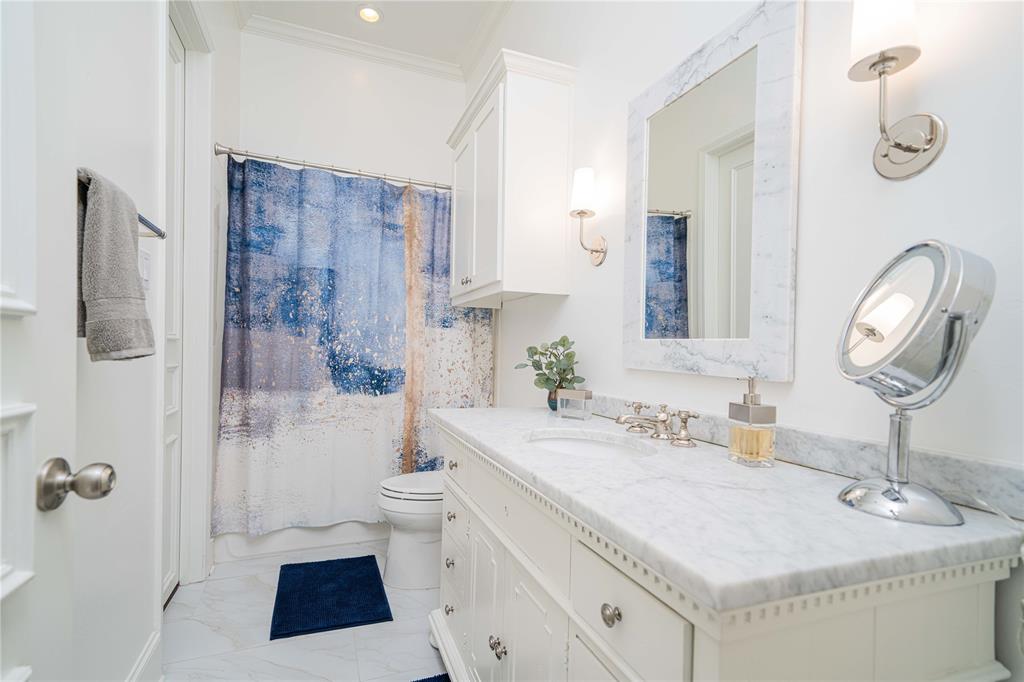 Cascades Lake Towers - Residential