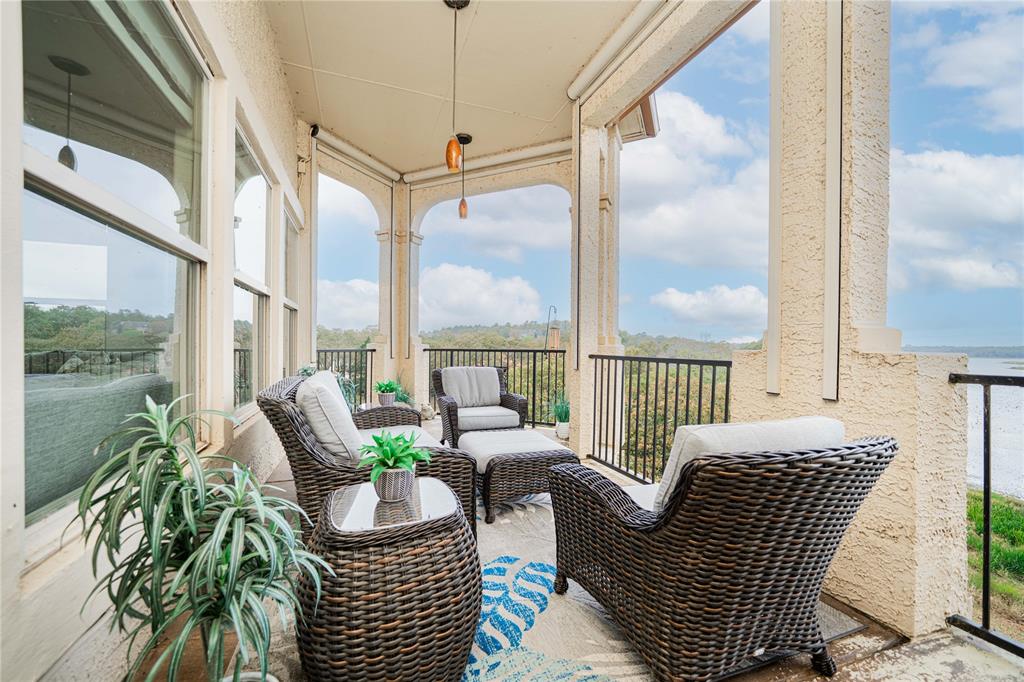 Cascades Lake Towers - Residential