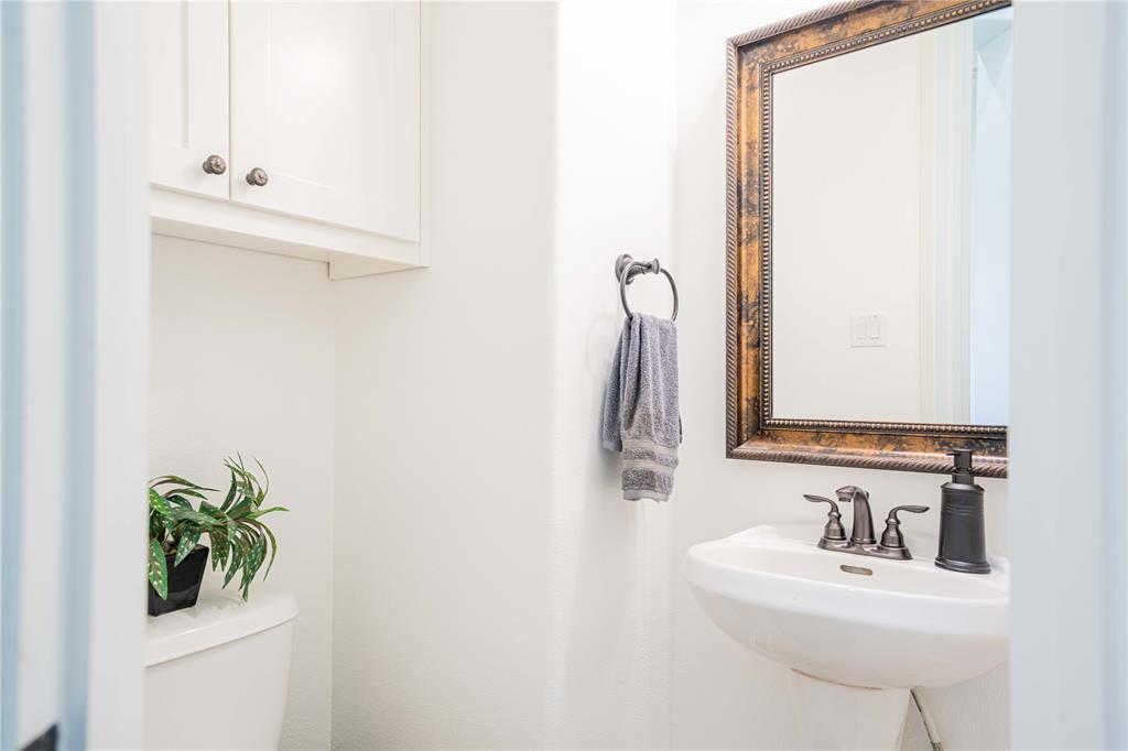 Cascades Lake Towers - Residential