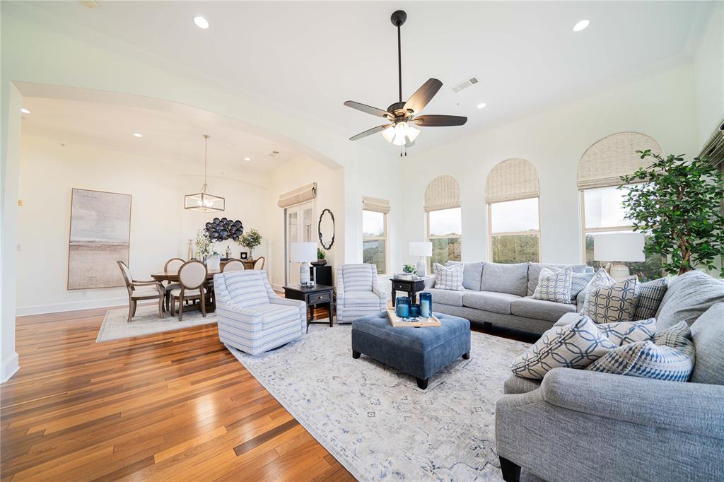 Cascades Lake Towers - Residential