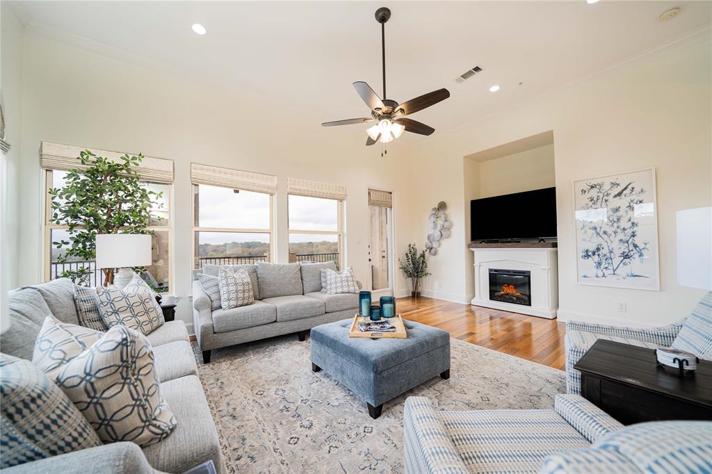 Cascades Lake Towers - Residential