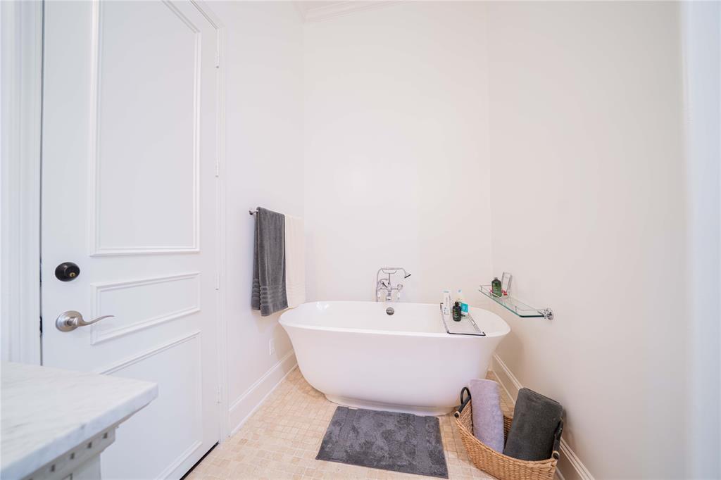 Cascades Lake Towers - Residential