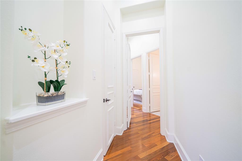 Cascades Lake Towers - Residential