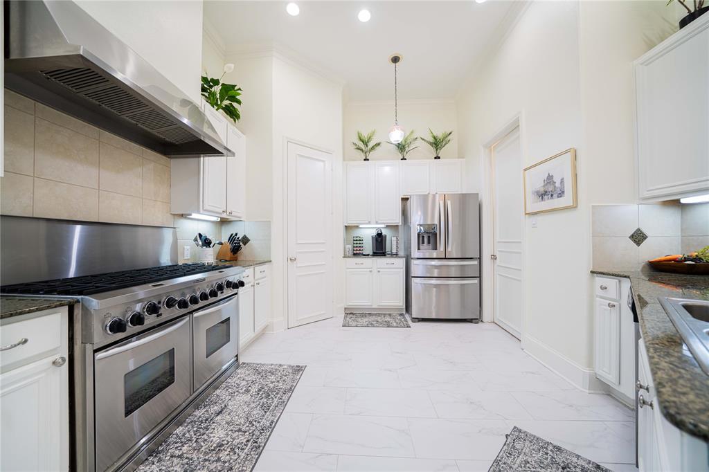 Cascades Lake Towers - Residential