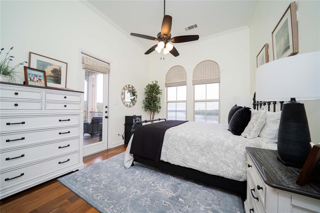 Cascades Lake Towers - Residential