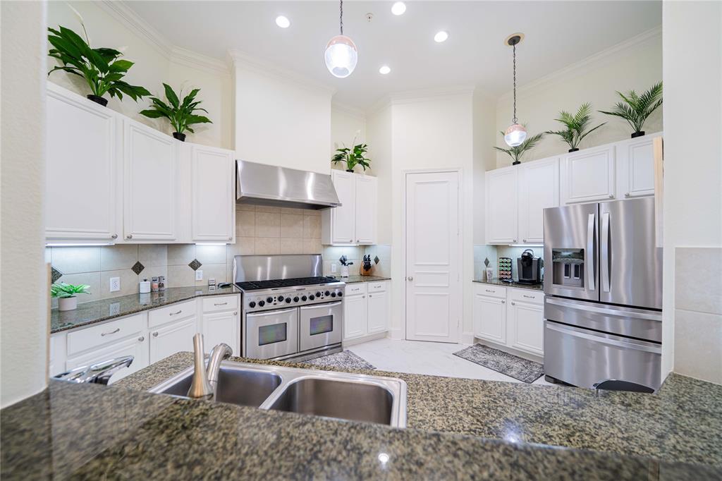 Cascades Lake Towers - Residential