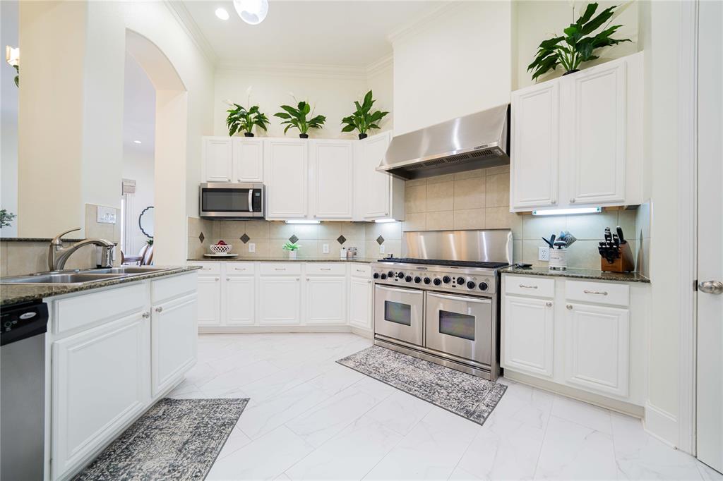 Cascades Lake Towers - Residential