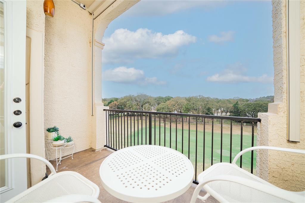 Cascades Lake Towers - Residential