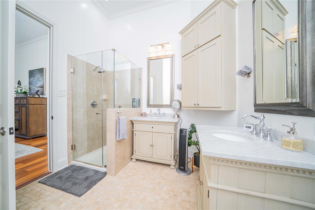 Cascades Lake Towers - Residential